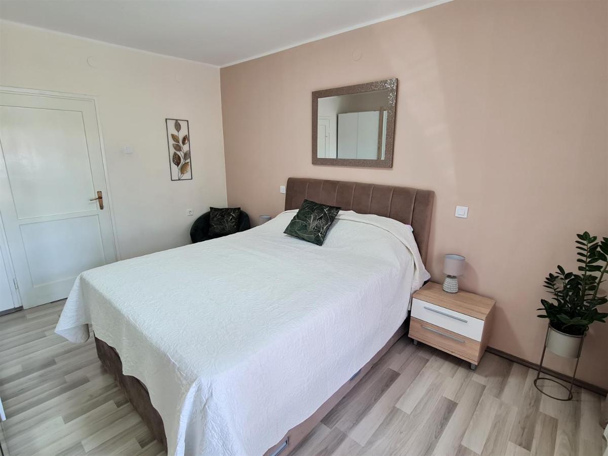 M & M Apartment Pula Zewnętrze zdjęcie
